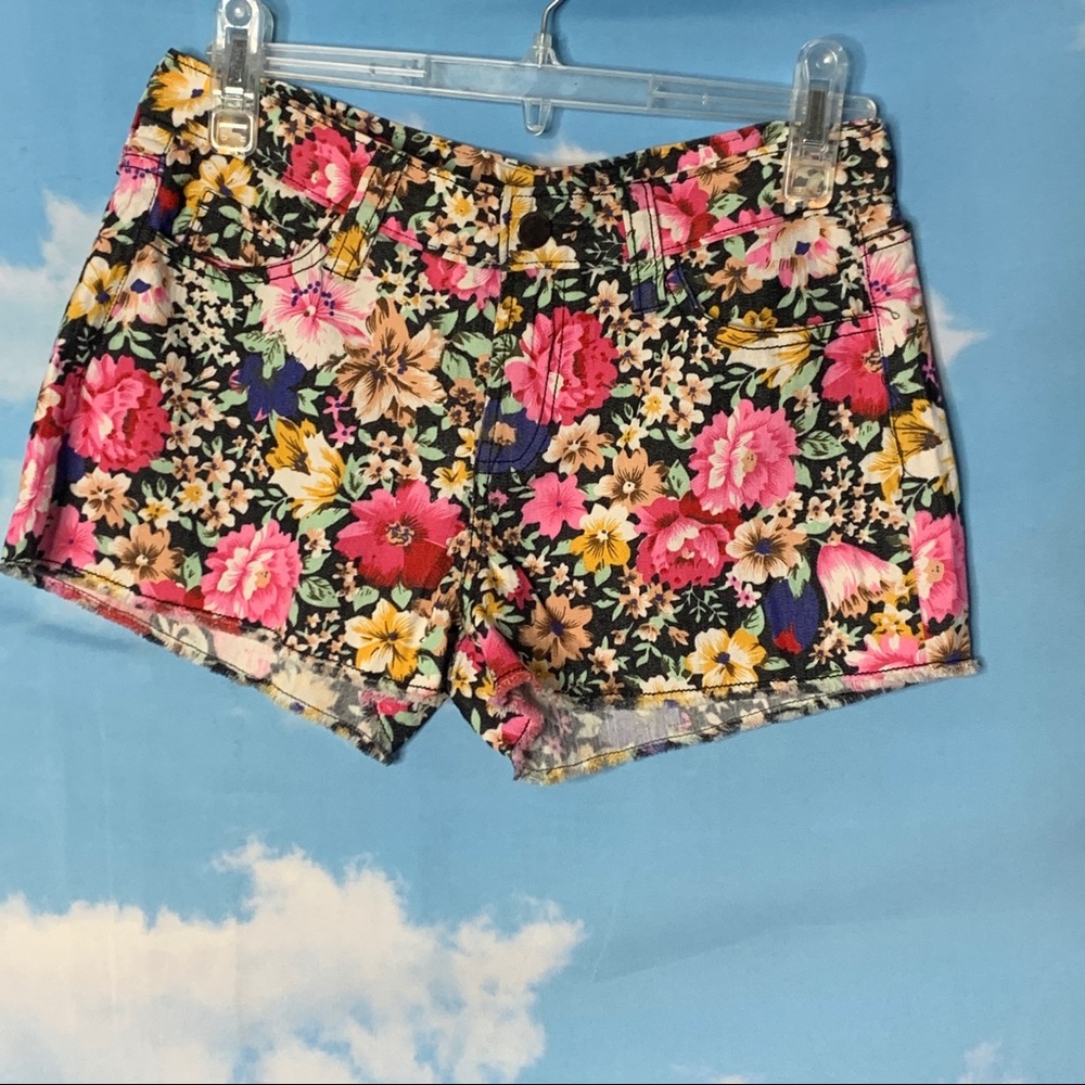 NWT-Haute& Rebellious- Black Floral Shorts Medium